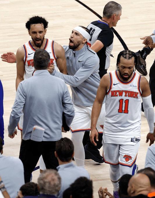 九游娱乐-尼克斯105-95逆袭马刺,1-0领先!我认清了5个现实:文班暴露短板